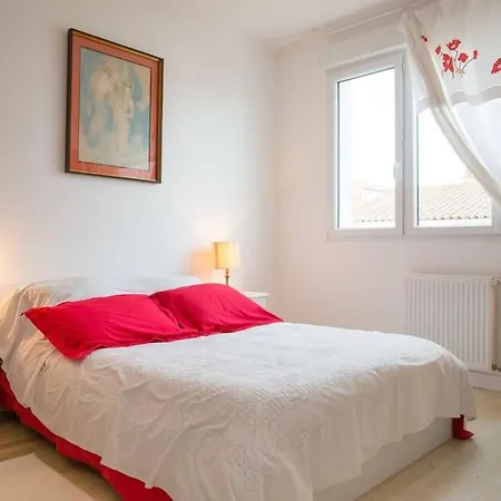 A 2 Pas De Et Commerces, Jardin & Parking *