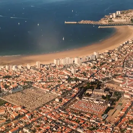 A 2 Pas De Et Commerces, Jardin & Parking Les Sables-dʼOlonne