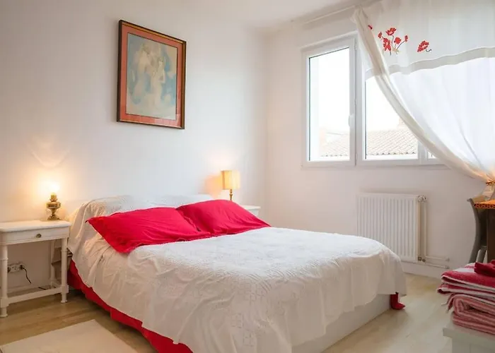 A 2 Pas De Et Commerces, Jardin & Parking *